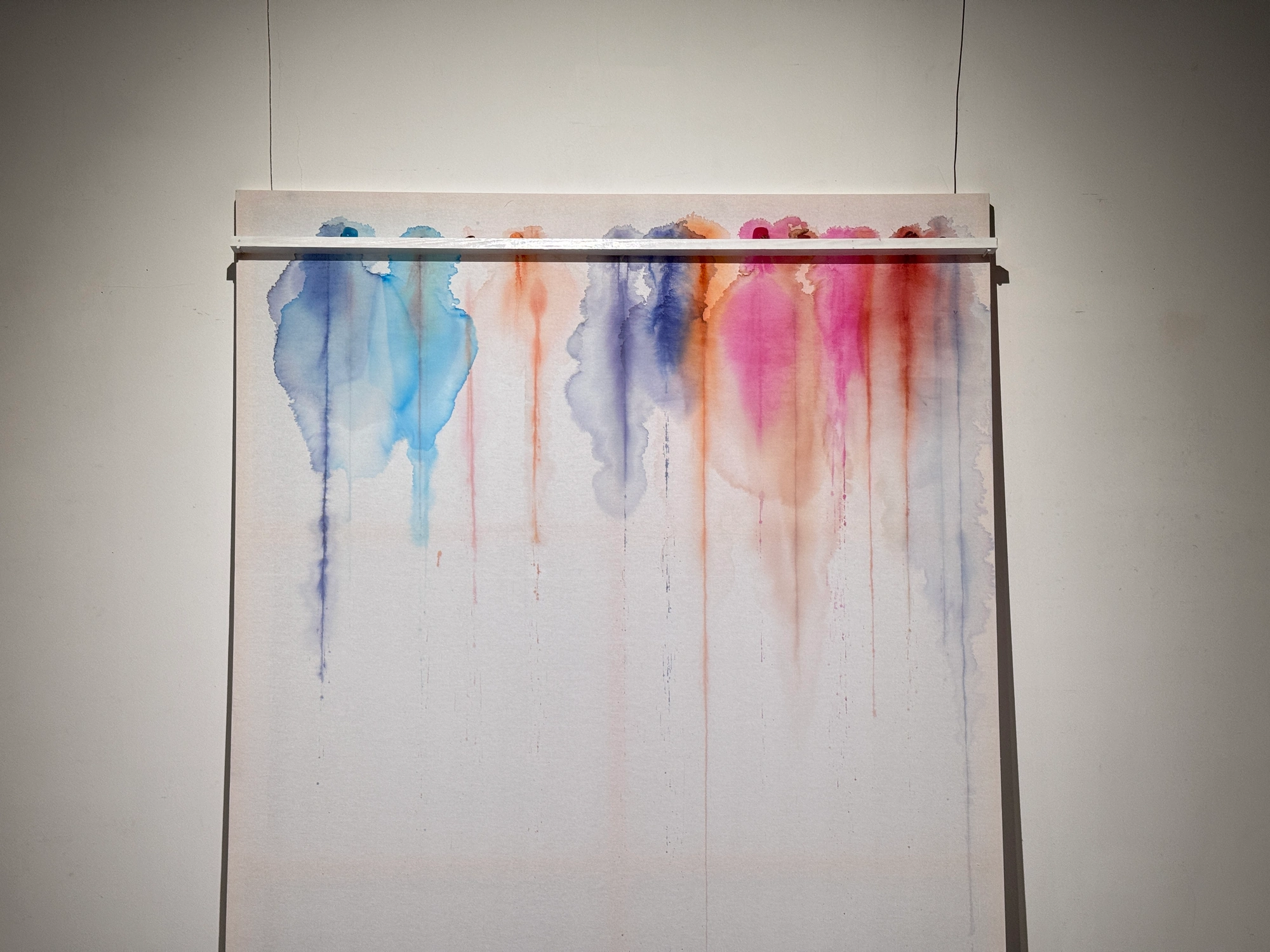 The original hanging surface with blue, cyan, purple, orange, pink and red pigment paths